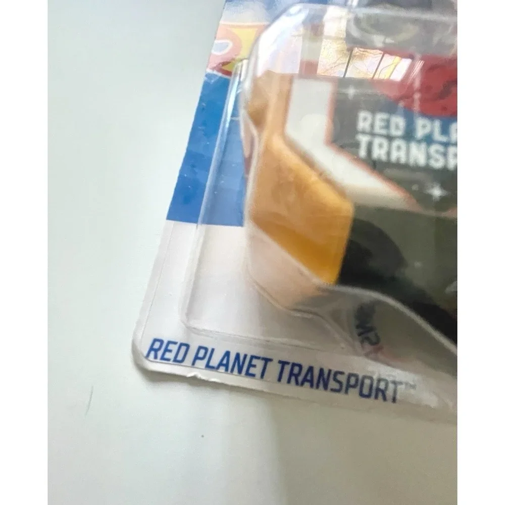 Hot Wheels Red Planet Transport Super Rigs 1:64 Transporter Vehicle With Car